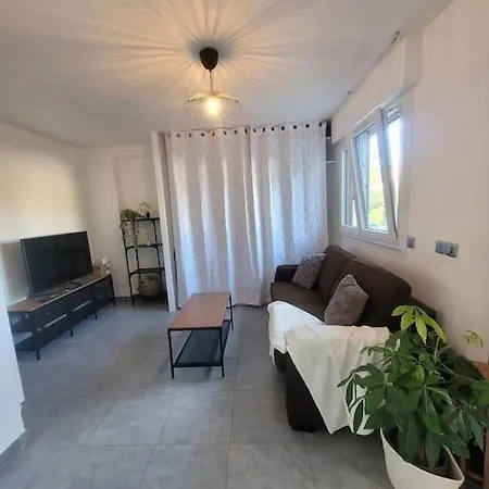 Joli En Appartement *